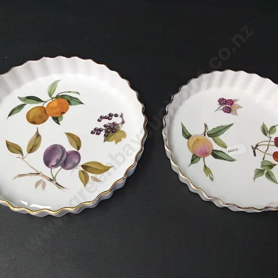 2 ROYAL WORCESTER FLAMEPROOF PORCELAIN DISHES LARGEST D21.5CM