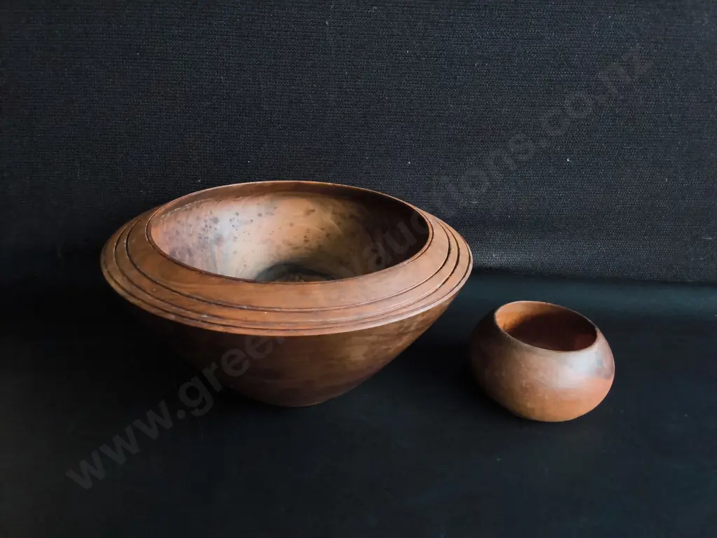 PAIR OF VINTAGE HAND TURNED WOODEN BOWLS, WIDEST DIA 24 CM Image 1++