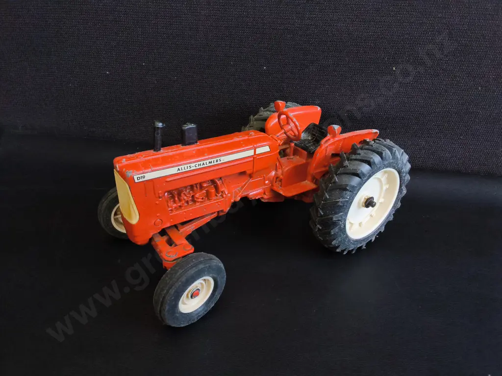 VINTAGE ERTL ALLIS-CHALMERS D-19 DIECAST TRACTOR 1:16 SCALE, ORANGE Image 1++