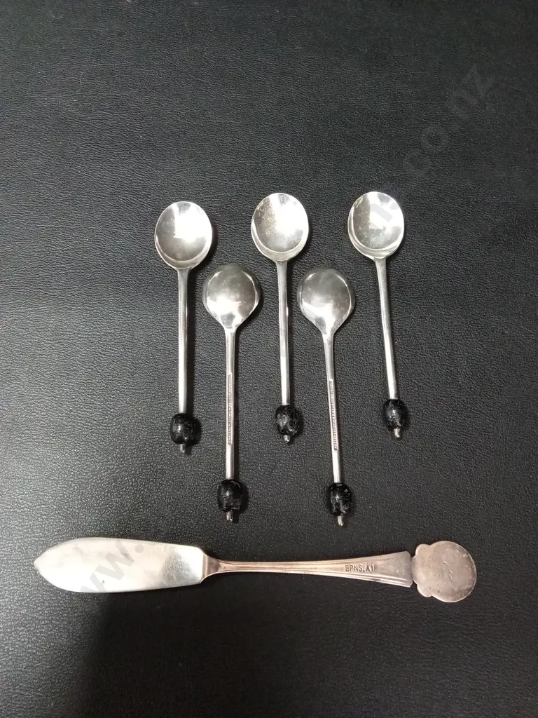 5 VINTAGE COFFEE TEASPOONS AND A BUTTER KNIFE Image 1++