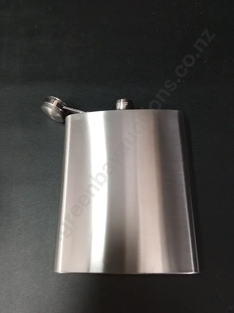 STAINLESS STEEL 18OZ FLASK WITH 2 CUPS IN CARRY CASE Image 1++