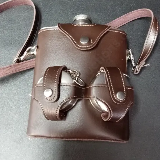 STAINLESS STEEL 18OZ FLASK WITH 2 CUPS IN CARRY CASE