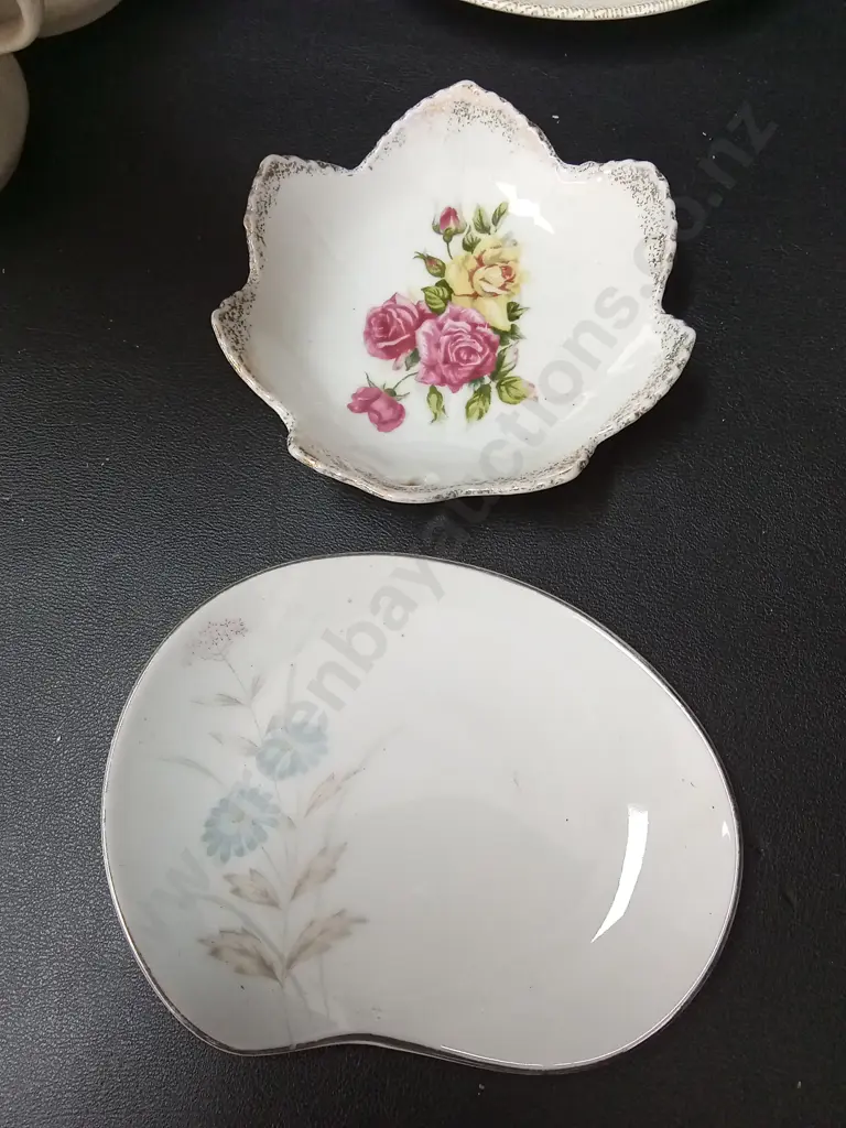 9 DISHES LARGEST D16CM INCLUDING 1 CROWN LYNN Image 1++