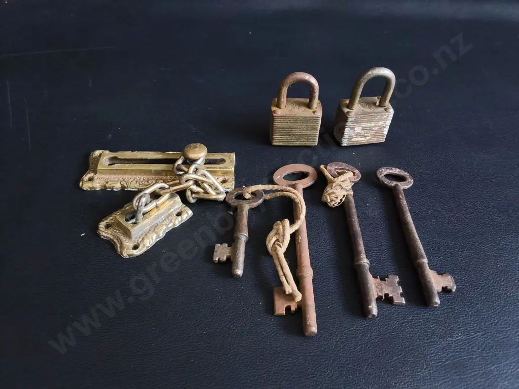 MIX OF VINTAGE HARDWARE Image 1++