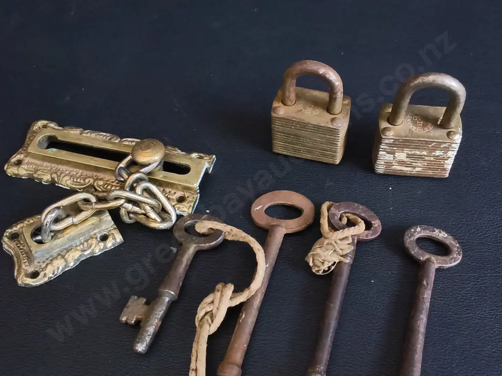 MIX OF VINTAGE HARDWARE Image 1++