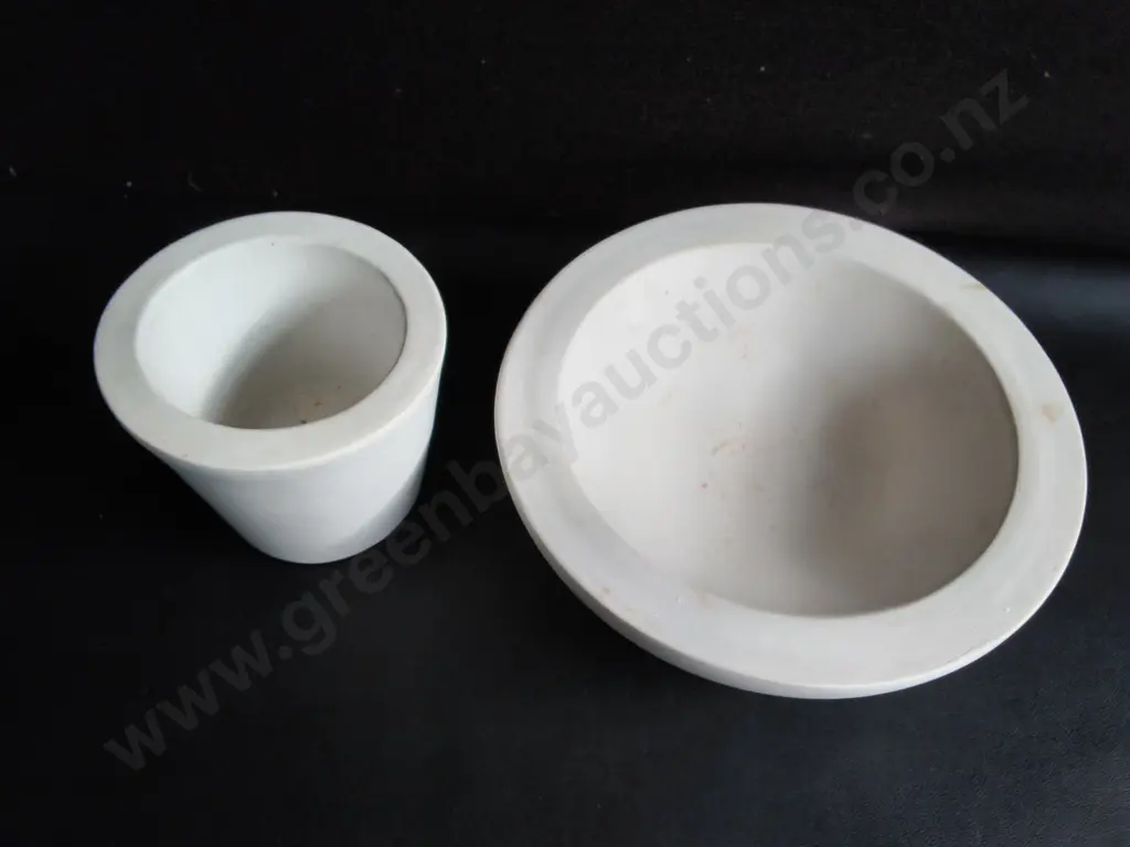 WHITE CERAMIC POT AND BOWL, WIDEST DIA 25 CM Image 1++