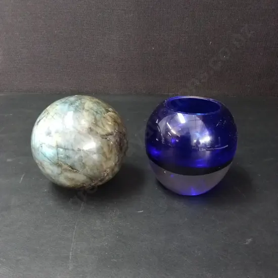 POLISHED NATURAL LABRADORITE CRYSTAL SPHERE AND A BLUE GLASS VASE H10CM