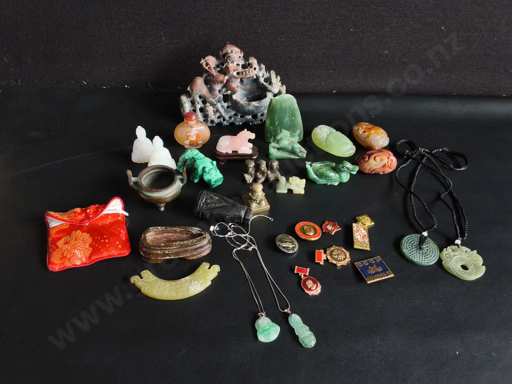 VINTAGE CHINESE JADE AND SOAPSTONE CARVINGS, BADGES, NECKLACES Image 1++