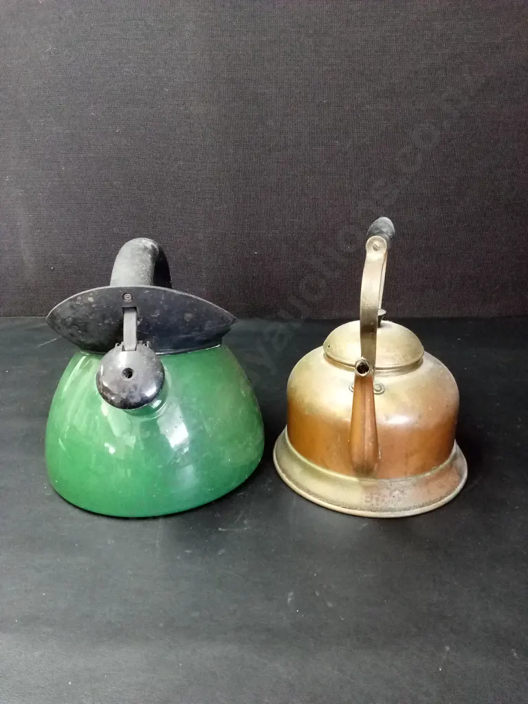 2 VINTAGE JUGS TALLEST H22CM Image 1++