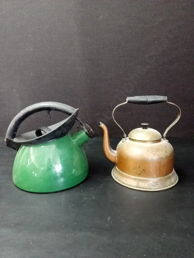 2 VINTAGE JUGS TALLEST H22CM Image 1++