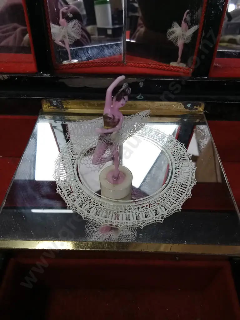 VINTAGE JAPANESE MUSIC JEWELLERY BOX L45CM WORKING Image 1++