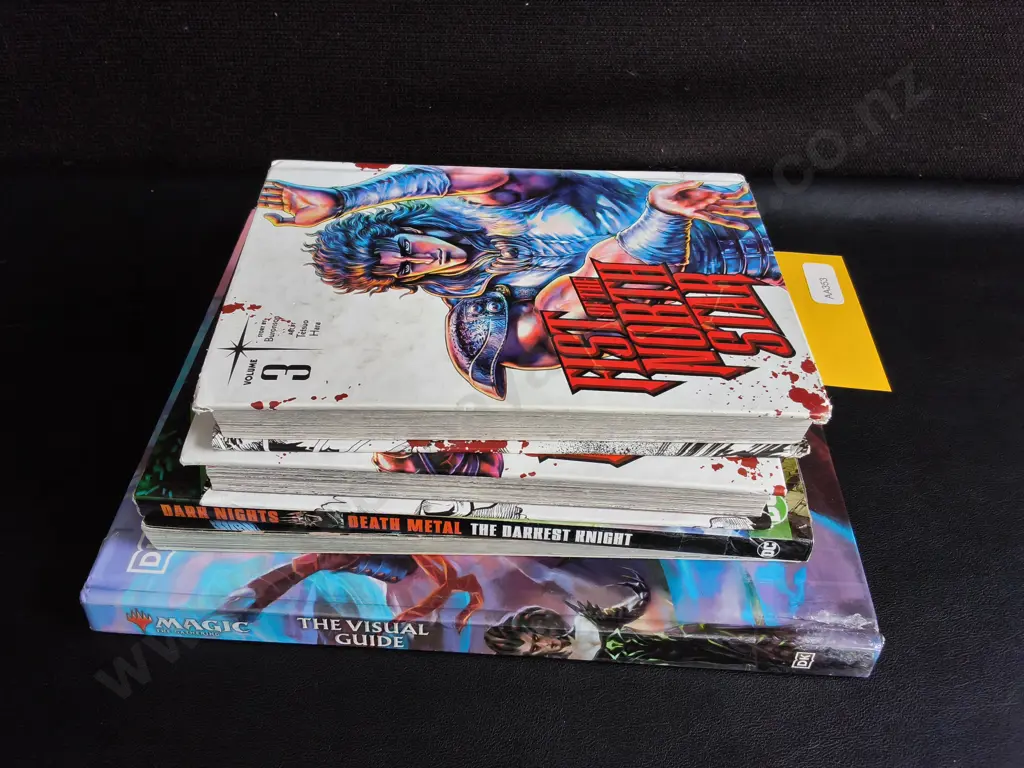 5 GRAPHIC NOVELS AND MANGA Image 1++