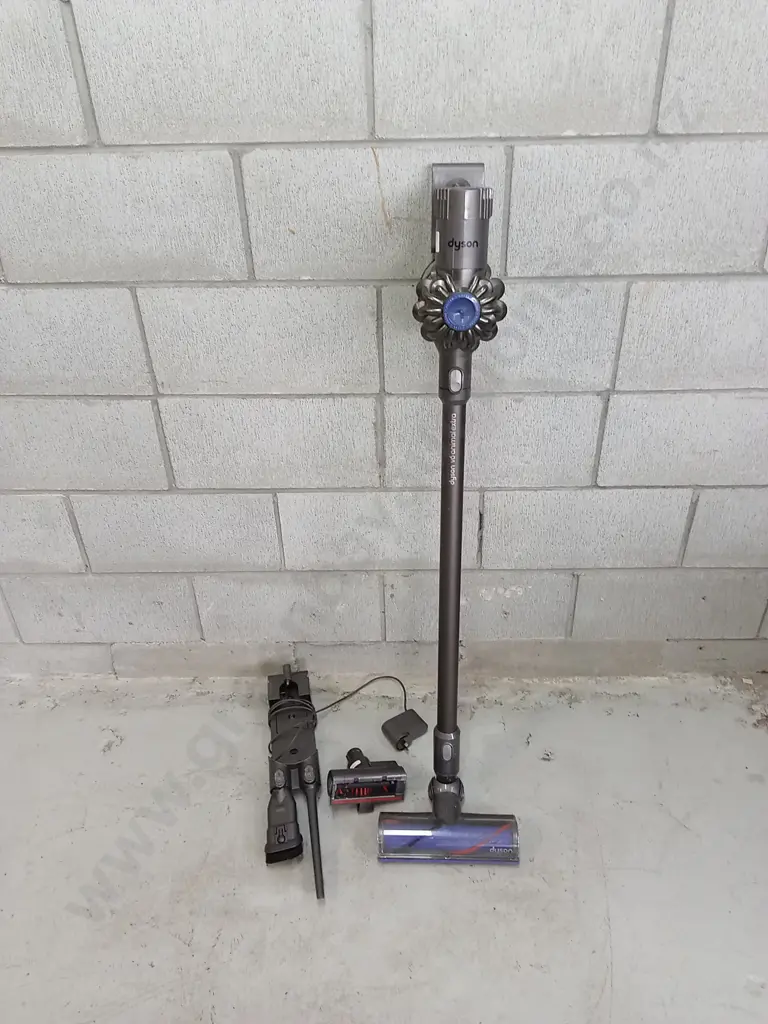 DYSON V6 ANIMAL EXTRA VACUUM WORKING Image 1++