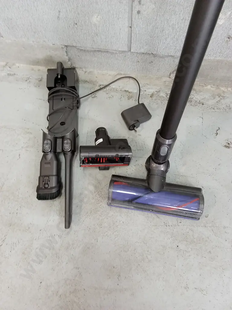 DYSON V6 ANIMAL EXTRA VACUUM WORKING Image 1++