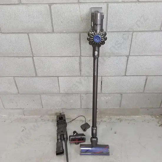 DYSON V6 ANIMAL EXTRA VACUUM WORKING
