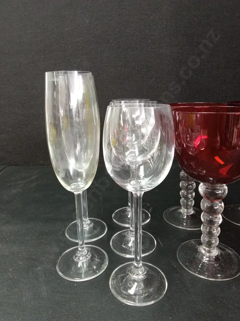 11 VINTAGE GLASSES TALLEST H22.5CM Image 1++