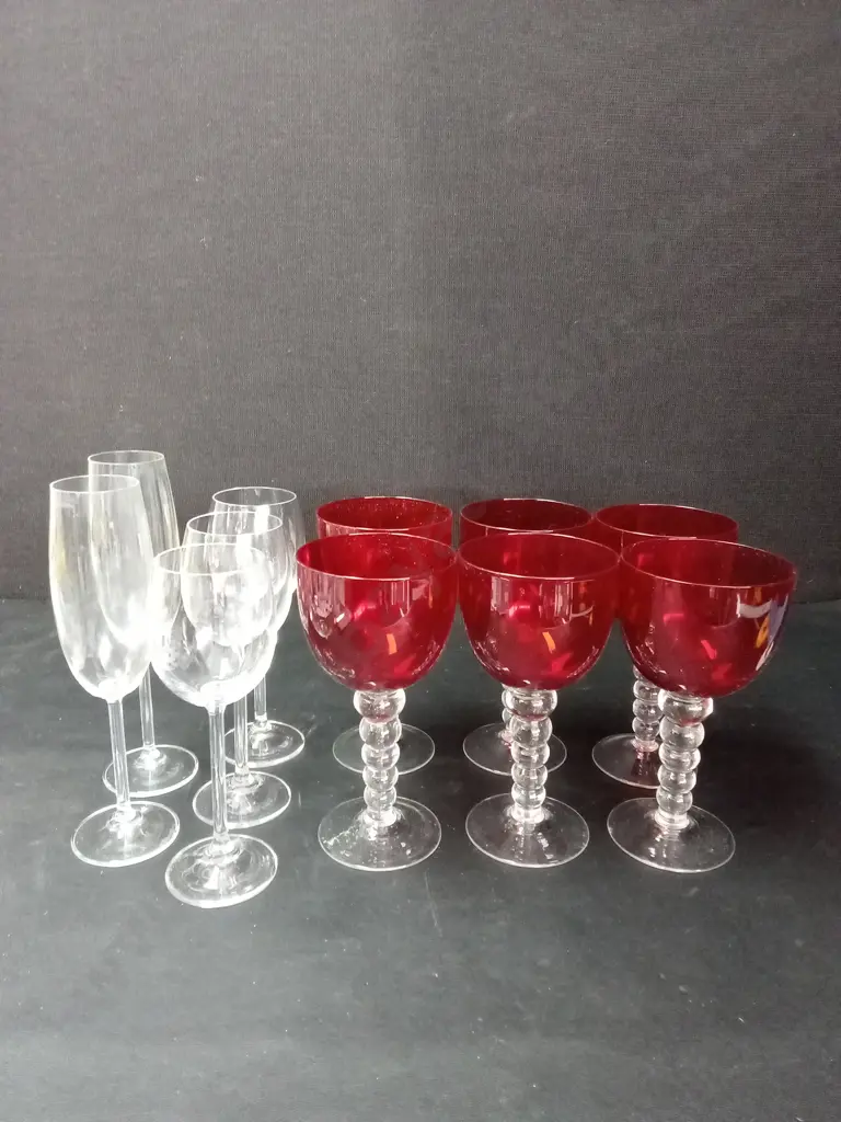 11 VINTAGE GLASSES TALLEST H22.5CM Image 1++