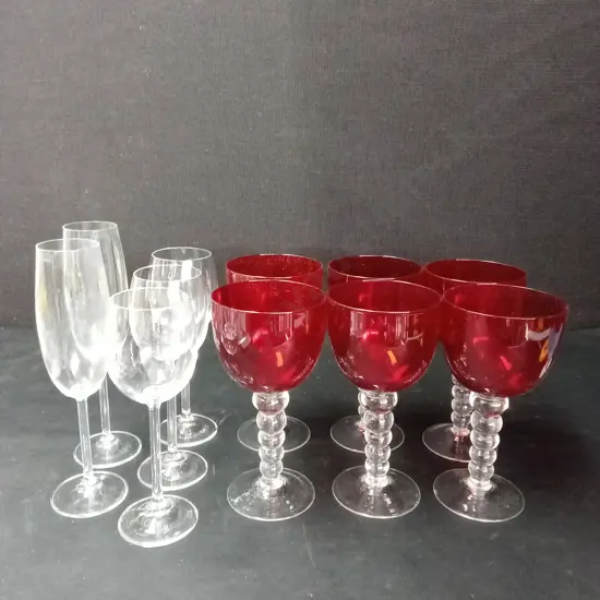11 VINTAGE GLASSES TALLEST H22.5CM
