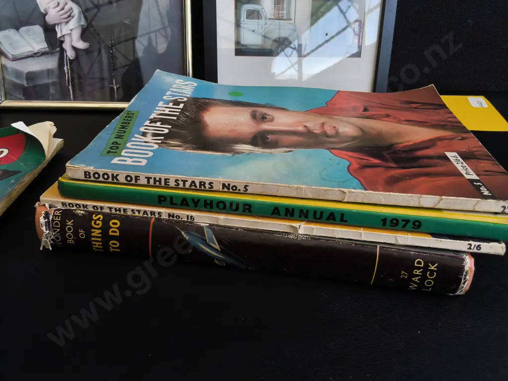 MIX OF VINTAGE BOOKS AND FRAMED PRINTS Image 1++