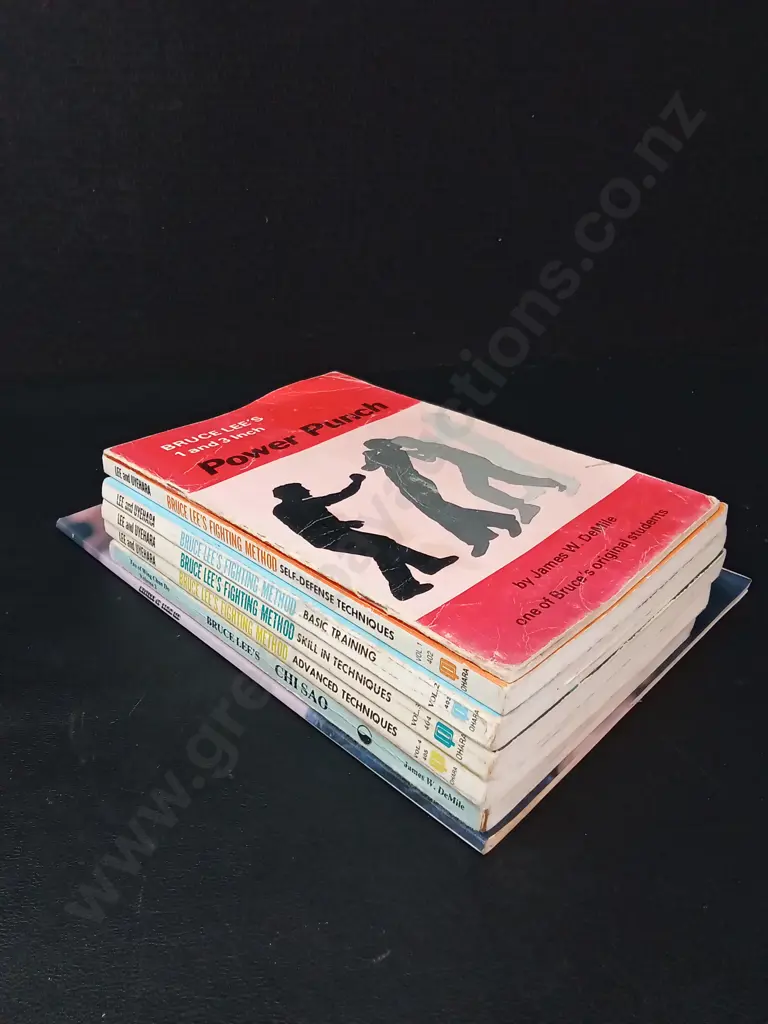 7 VINTAGE BRUCE LEE BOOKS Image 1++