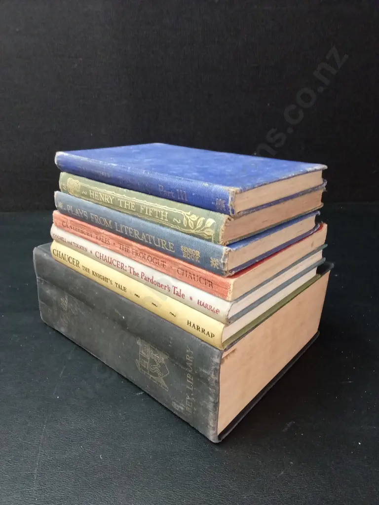7 VINTAGE BOOKS Image 1++