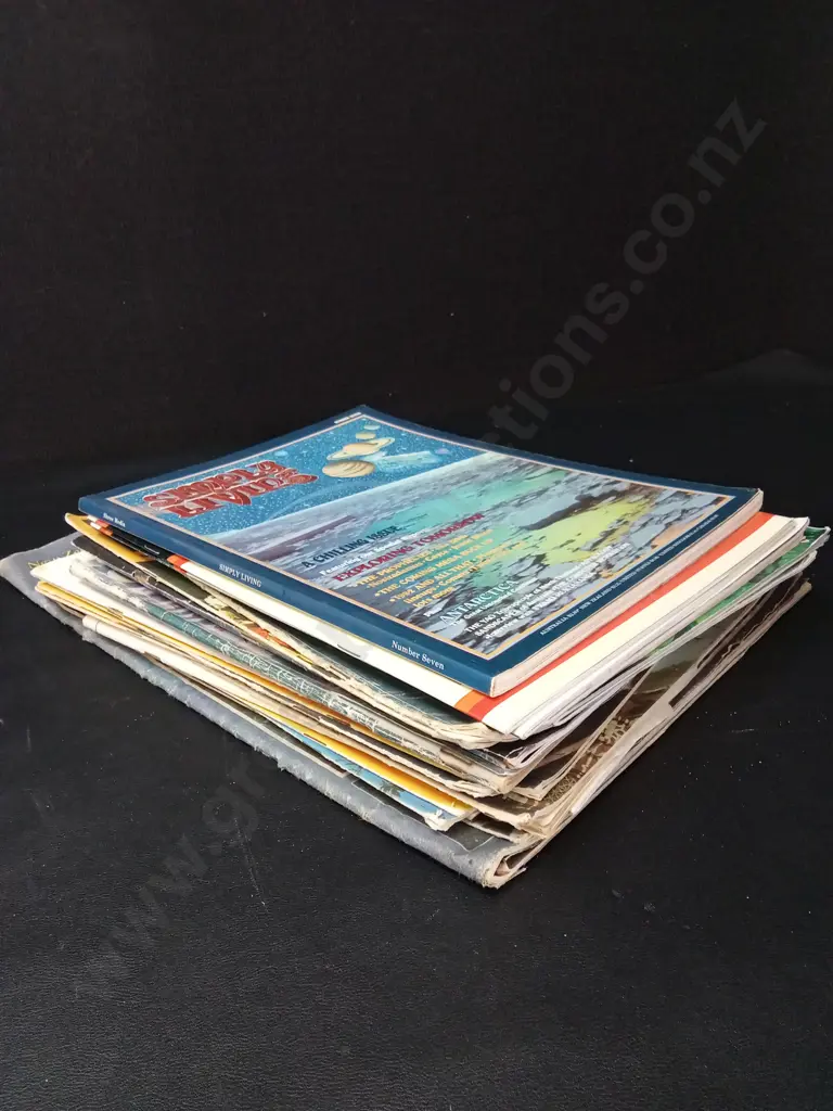 COLLECTION OF VINTAGE MAGAZINES Image 1++