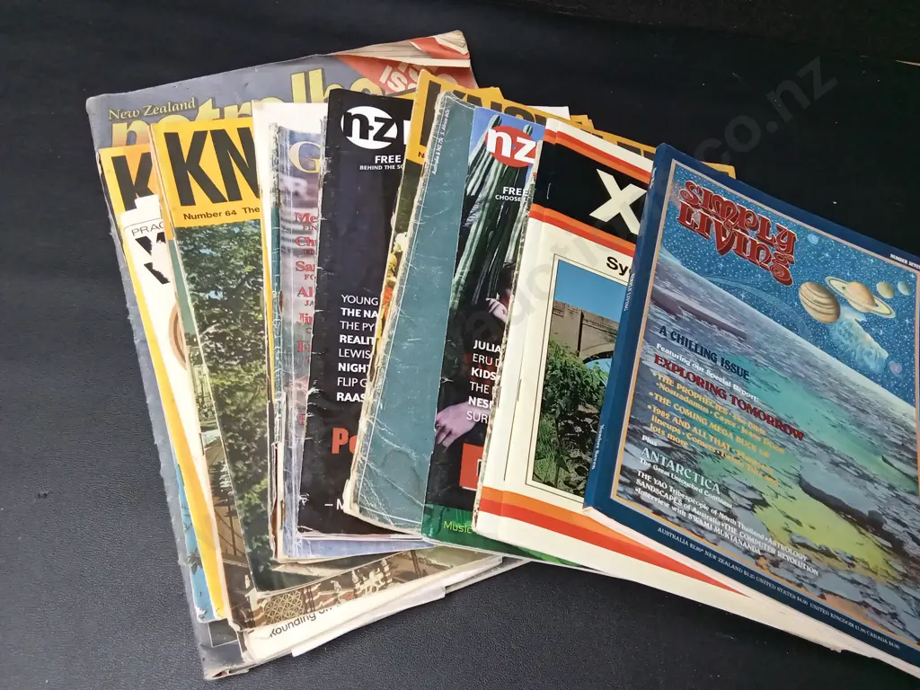 COLLECTION OF VINTAGE MAGAZINES Image 1++