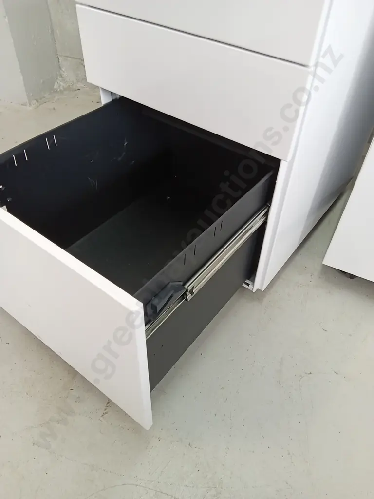 TWO FILING CABINETS, H 60CM X W 39CM X D 52CM Image 1++