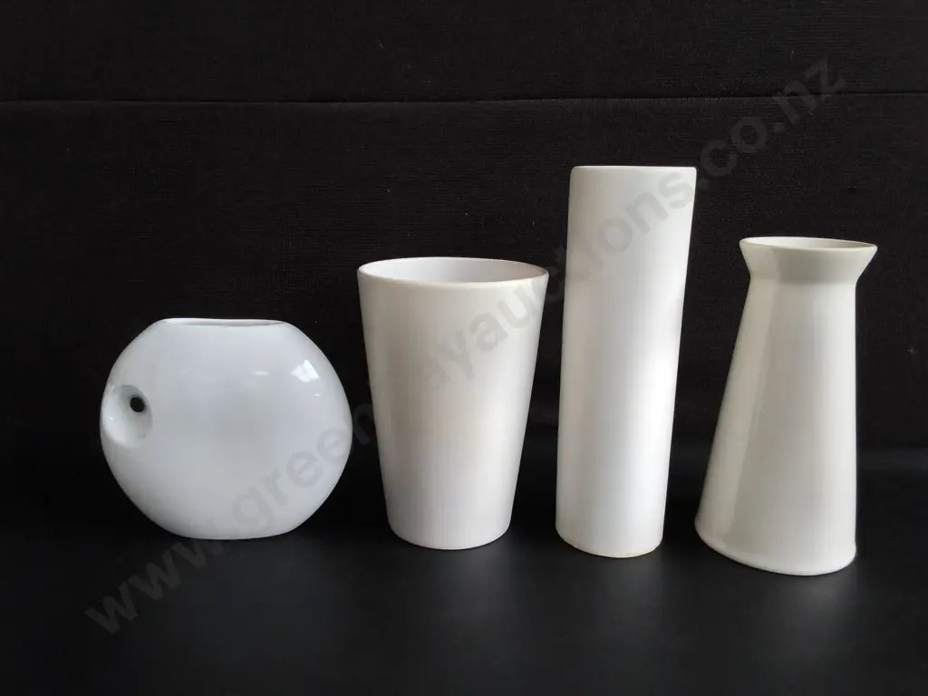 4 MINIMALIST WHITE CERAMIC VASES, TALLEST H 25 CM Image 1++