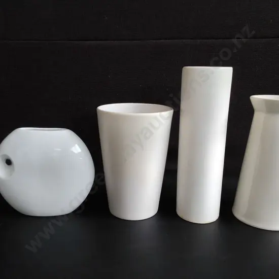4 MINIMALIST WHITE CERAMIC VASES, TALLEST H 25 CM