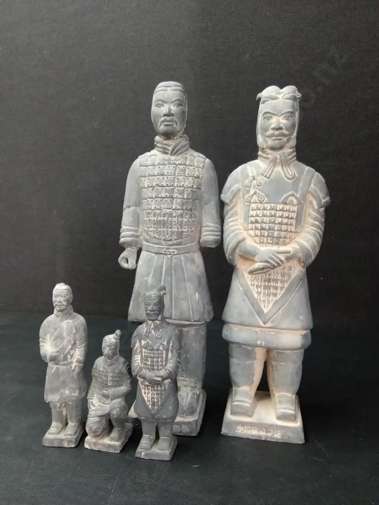 5 HANDMADE TERRACOTTA CHINESE WARRIOR REPLICA FIGURES TALLEST H35CM, ONE HAND MISSING ON TALLEST FIGURE Image 1++