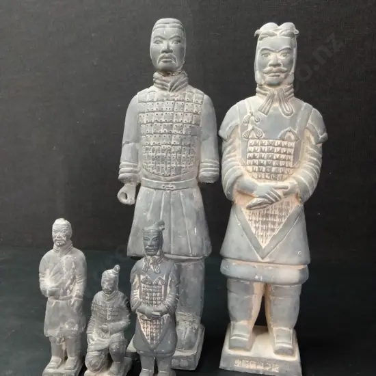 5 HANDMADE TERRACOTTA CHINESE WARRIOR REPLICA FIGURES TALLEST H35CM, ONE HAND MISSING ON TALLEST FIGURE