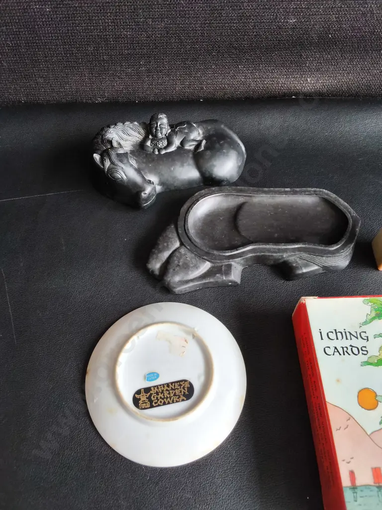 VINTAGE ASIAN COLLECTIBLES, I CHING CARDS, KUTANI STYLE PLATE, SOAPSTONE FIGURINE AND CHOP SEAL, WIDEST W 17 CM Image 1++