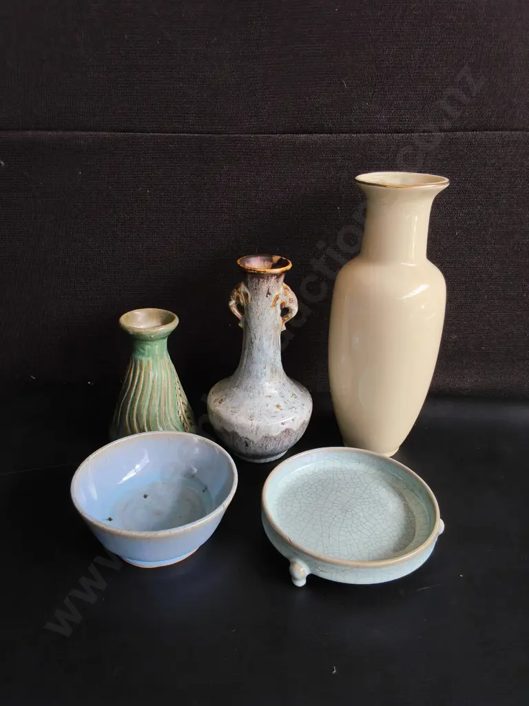 VINTAGE STUDIO POTTERY, 5 POECES, CHINESE JUN WARE AND CELADON STYLE VASES, BOWL, TRIPOD DISH, TALLEST H 28 CM Image 1++