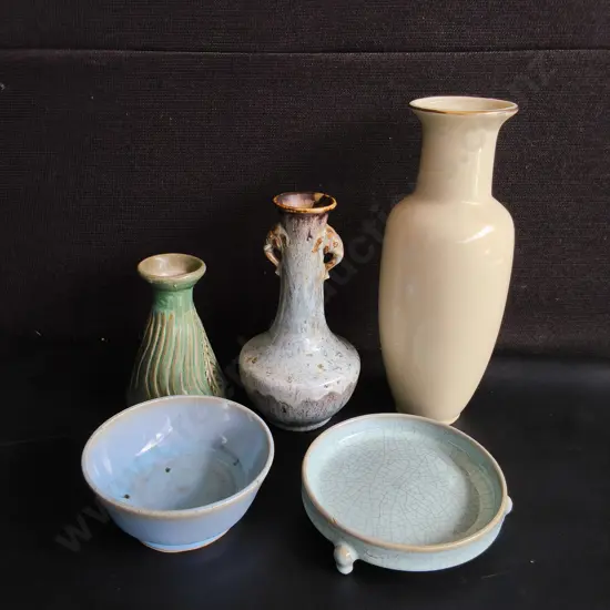 VINTAGE STUDIO POTTERY, 5 POECES, CHINESE JUN WARE AND CELADON STYLE VASES, BOWL, TRIPOD DISH, TALLEST H 28 CM