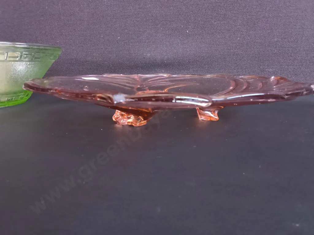 2 PIECES VINTAGE GLASSWARE, GREEN ART DECO BOWL, AND PINK PRESSED GLASS FLORAL FOOTED DISH, WIDEST DIA 31 CM Image 1++