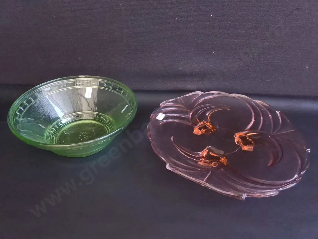 2 PIECES VINTAGE GLASSWARE, GREEN ART DECO BOWL, AND PINK PRESSED GLASS FLORAL FOOTED DISH, WIDEST DIA 31 CM Image 1++