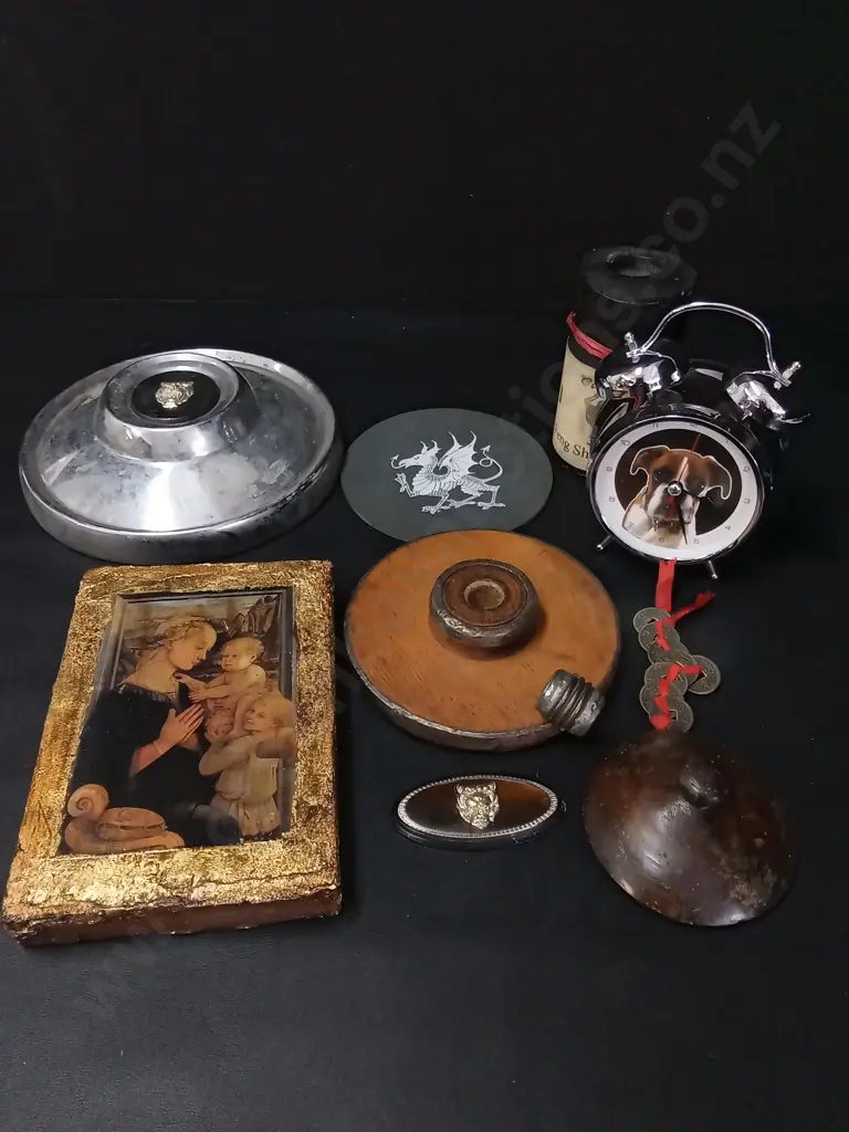 ASSORTED DECORATIVE ITEMS Image 1++