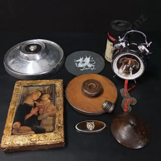 ASSORTED DECORATIVE ITEMS