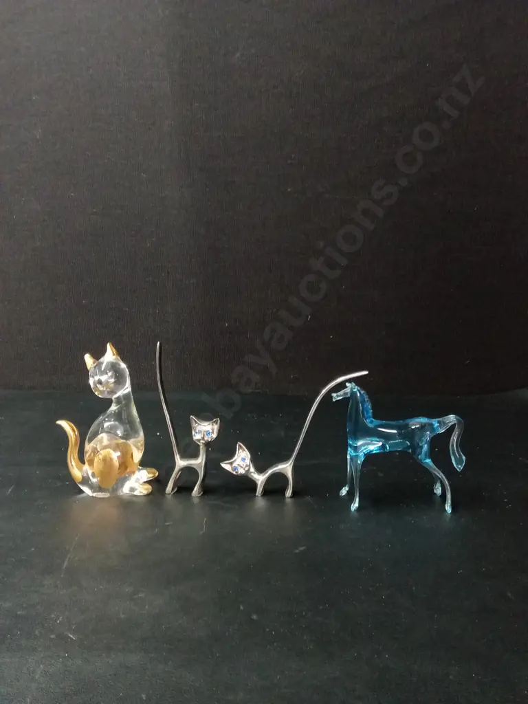 2 CAT FIGURINES, ONE IS MURANO H13CM AND A GLASS HORSE Image 1++