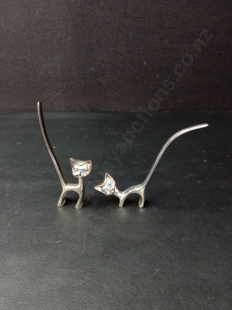2 CAT FIGURINES, ONE IS MURANO H13CM AND A GLASS HORSE Image 1++