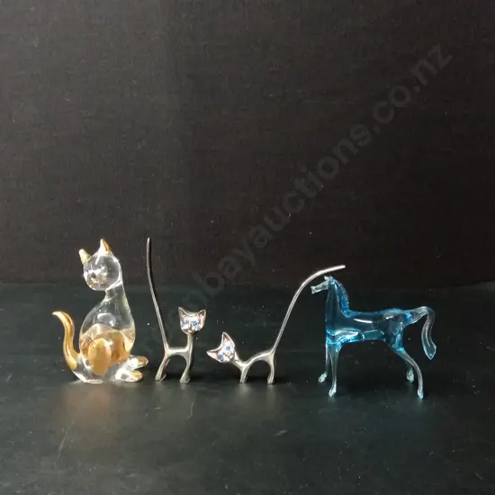 2 CAT FIGURINES, ONE IS MURANO H13CM AND A GLASS HORSE