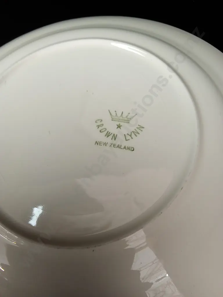 5 PLATES LARGEST D23.5CM INCLUDING CROWN LYNN, ASCOT AND MADDOCK Image 1++