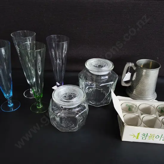 MIX OF KITCHENWARE