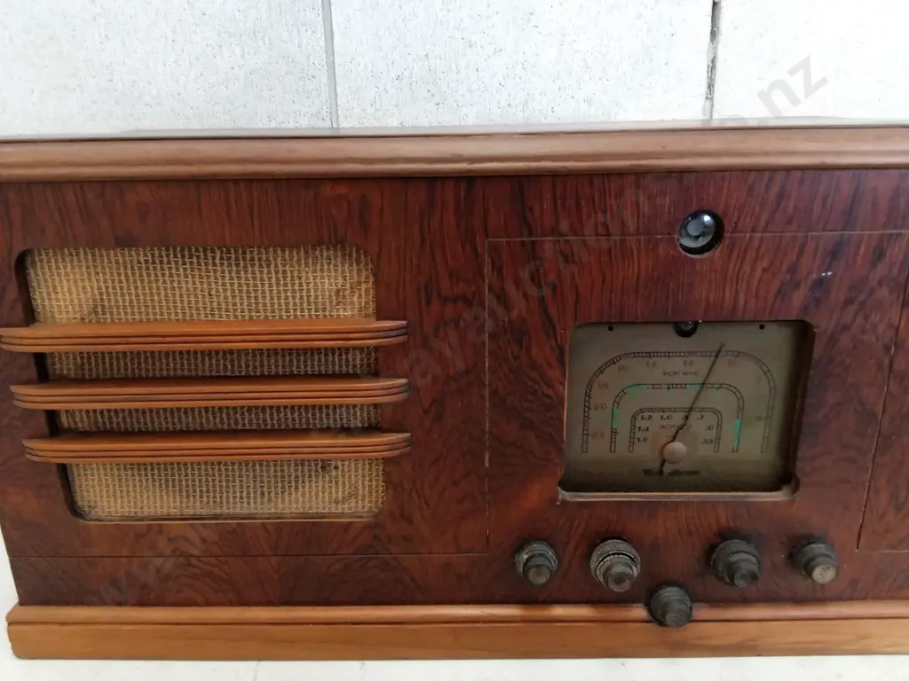 VINTAGE WESTINGHOUSE WOOD TUBE RADIO Image 1++