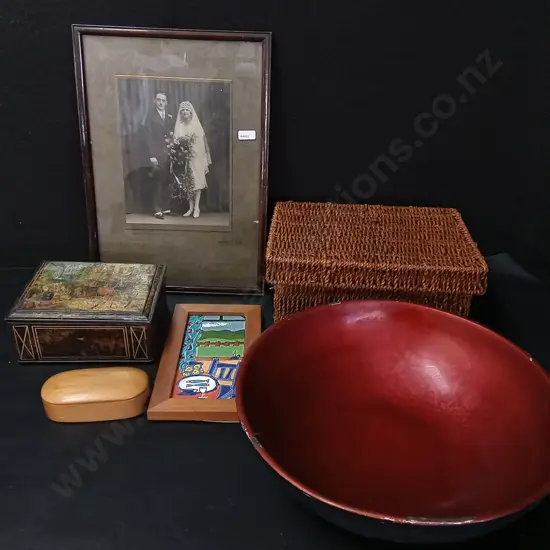 MIX OF HOME DECOR ITEMS