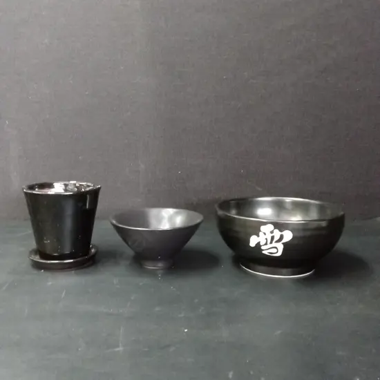 2 BOWLS AND A VASE H11CM