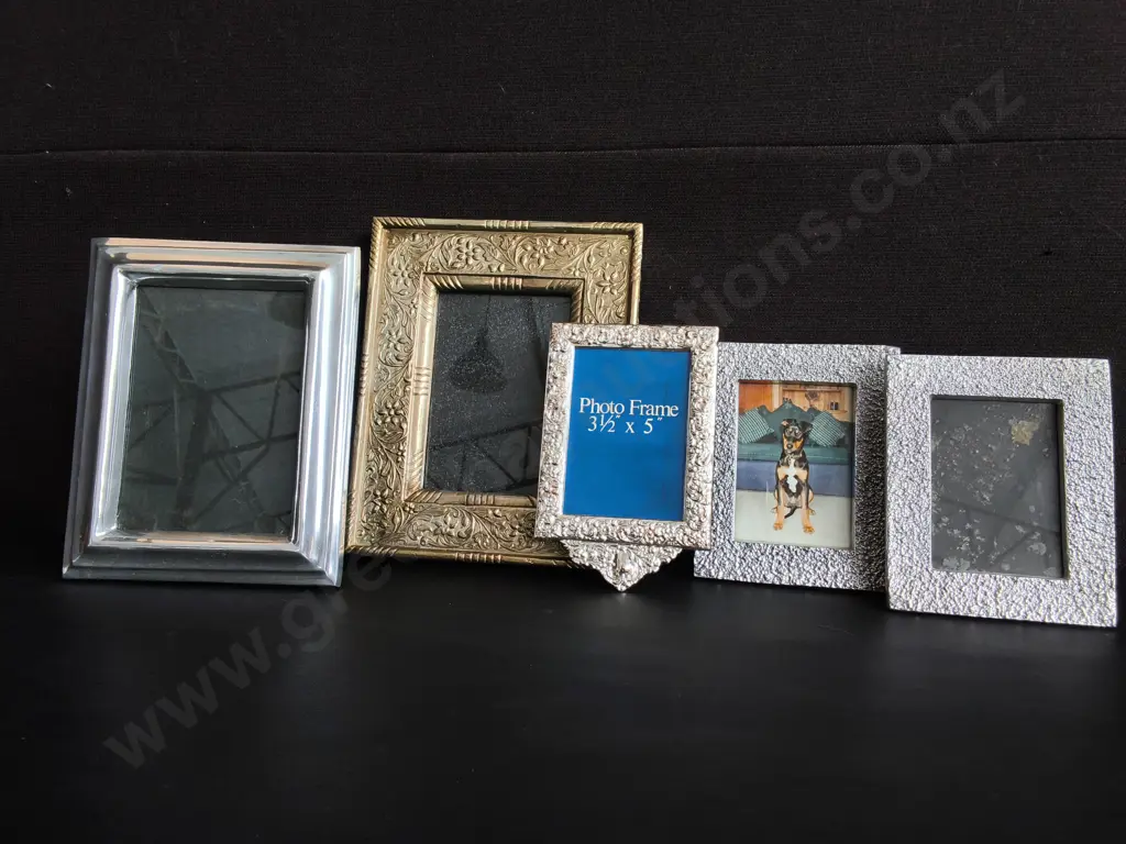5 PIECES METALLIC PHOTO FRAMES, TALLEST H 25 CM Image 1++