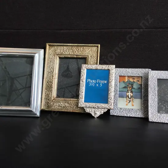 5 PIECES METALLIC PHOTO FRAMES, TALLEST H 25 CM