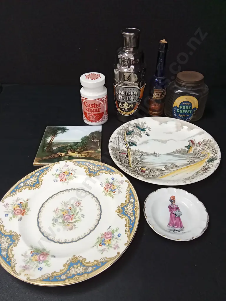 MIX OF VINTAGE ITEMS TALLEST H23CM Image 1++